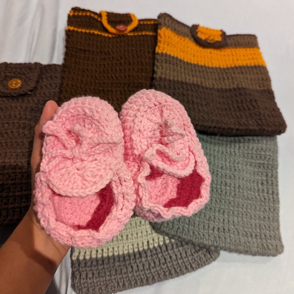 SOLD ! 2/$18 | Knitted baby shoes